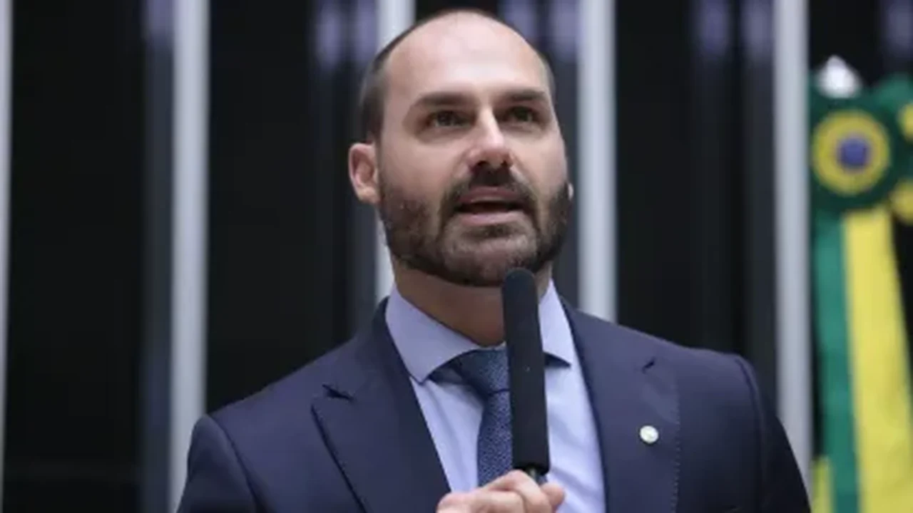 PGR se manifesta contra pedido de prisão de Eduardo Bolsonaro apresentado por deputados: 'Não estão habilitados'
