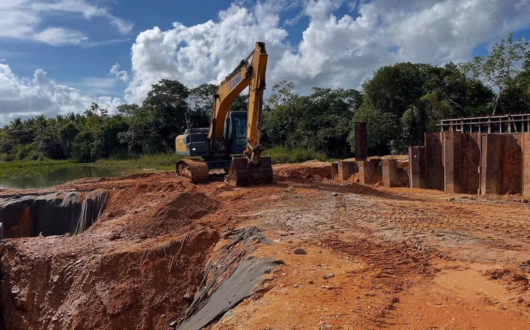 Obra da nova ponte da Ponta Mofina avança com estrutura tripla de pilares e investimento superior a R$ 2,5 milhões
