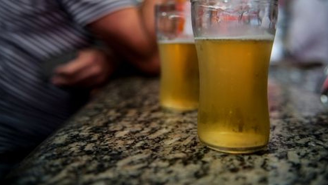Governo adia aumento de imposto para bebidas frias