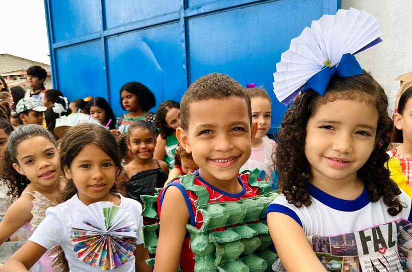 Estudantes de escola municipal realizam desfile de moda sustentável