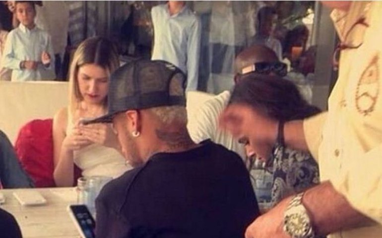 Fã flagra Bruna Marquezine e Neymar juntos em Barcelona