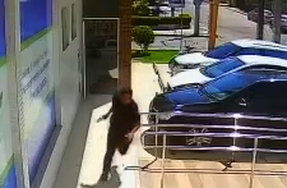 Homem tenta assaltar galeria e morre baleado por policial em Aracaju