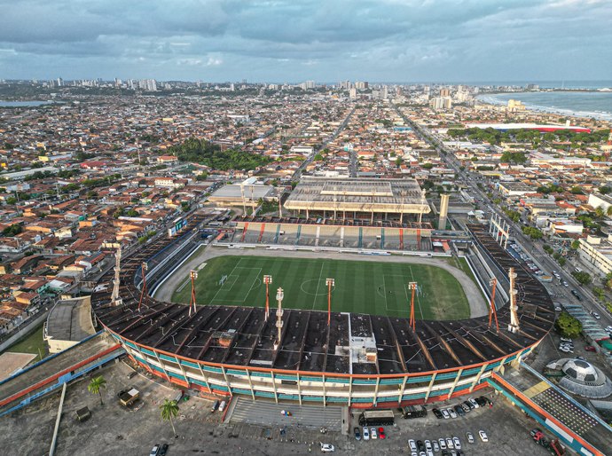 Rei Pelé recebe Jogo das Estrelas de Adriano Imperador neste sábado (22)