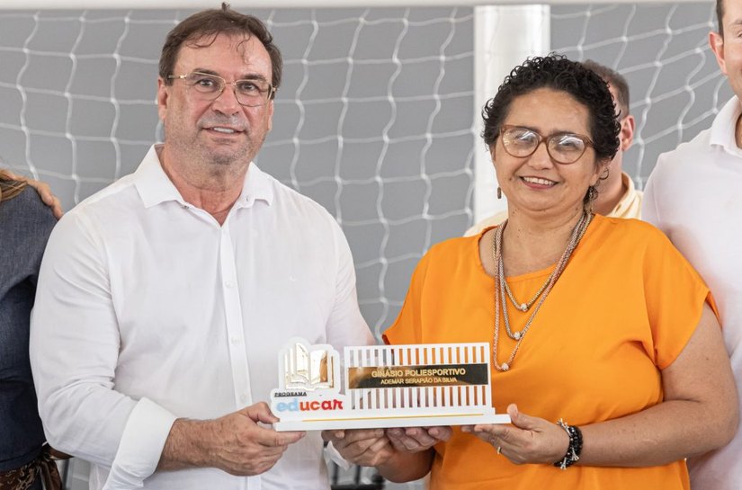 Moradores da Baixa da Onça, em Arapiraca, comemoram entrega de ginásio poliesportivo