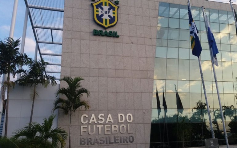 CBF divulga áudio do VAR da final da Copa do Brasil: &#8216;Bate na barriga&#8217;