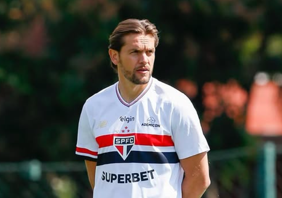 Rafael Toloi é apresentado pelo São Paulo e comemora retorno: 'Mais maduro'