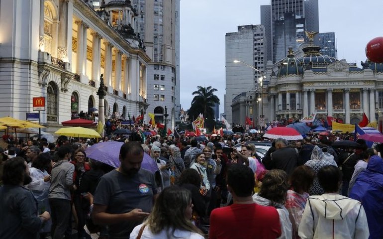 Cresce adesão ao Dia Nacional de Defesa da Democracia no Brasil