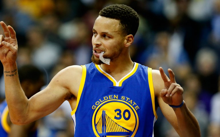 Curry e Thompson dão show e Warriors vencem Pistons; Wolves batem Knicks no fim