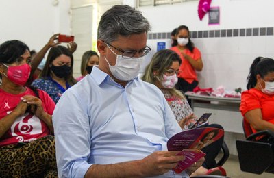 Servidores da Educação participam de ciclo de palestras sobre Outubro Rosa