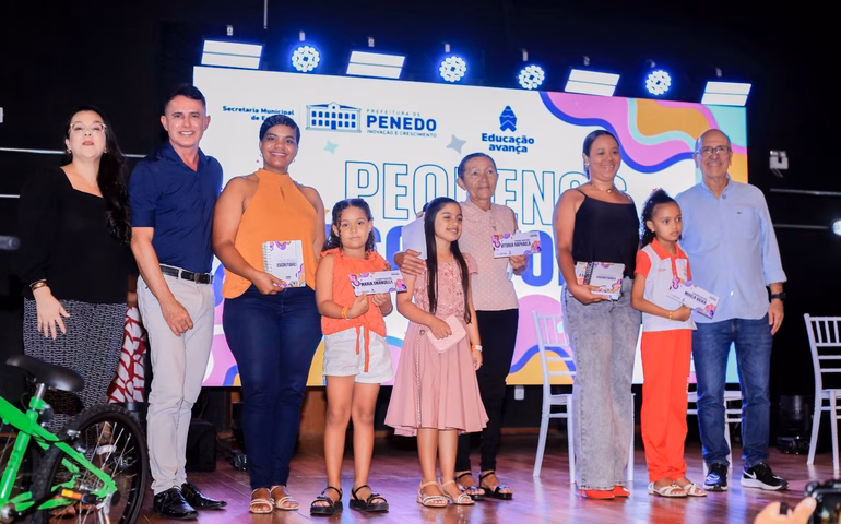 Prefeitura de Penedo lança livro escrito por estudantes da rede pública municipal