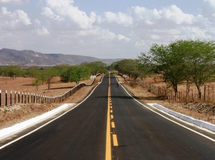Estado recupera 10 quilômetros de rodovia em Minador do Negrão
