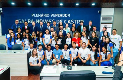 Câmara recebe estudantes vencedores do concurso de redação do Plenarinho