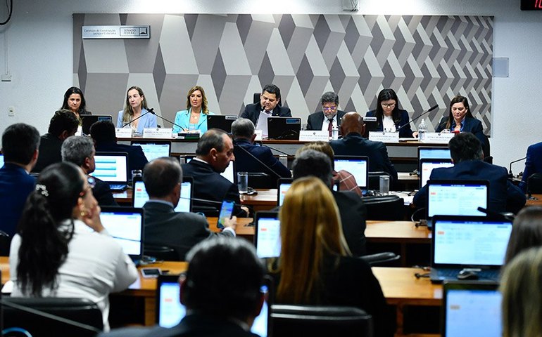 Senado aprova, em votação simbólica, PL das offshores e fundos exclusivos; texto vai à sanção