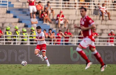 Melhor mandante do Brasileiro, CRB vence o Vila Nova em tarde de Danielzinho