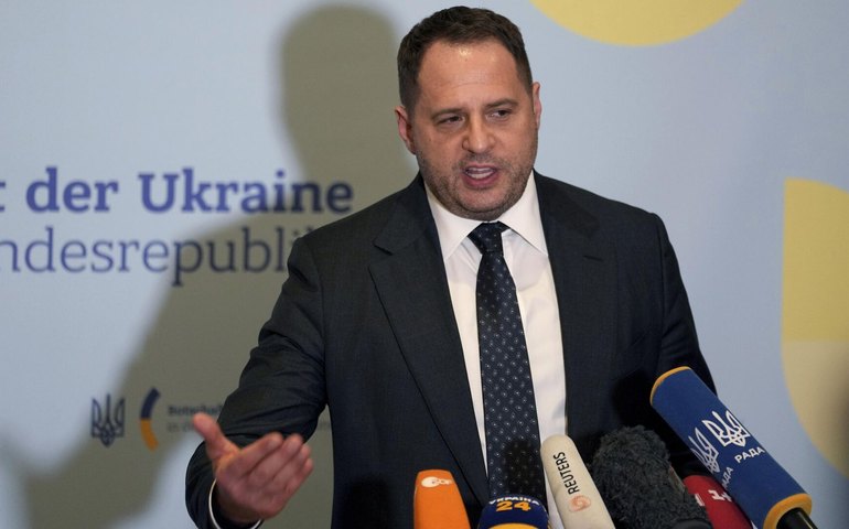 Visita de chefe de gabinete de Zelensky aos EUA foi 'desastre' e sem propósito claro, diz mídia