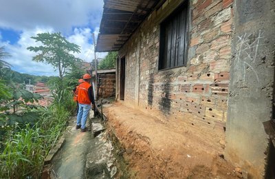 Está chovendo e mora em área de risco? Saiba o que fazer