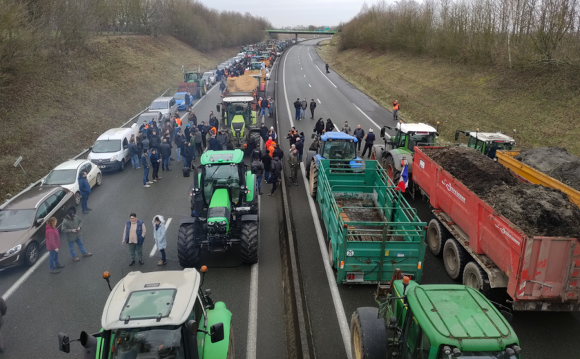 Agricultora morre após ser atropelada durante protesto na França