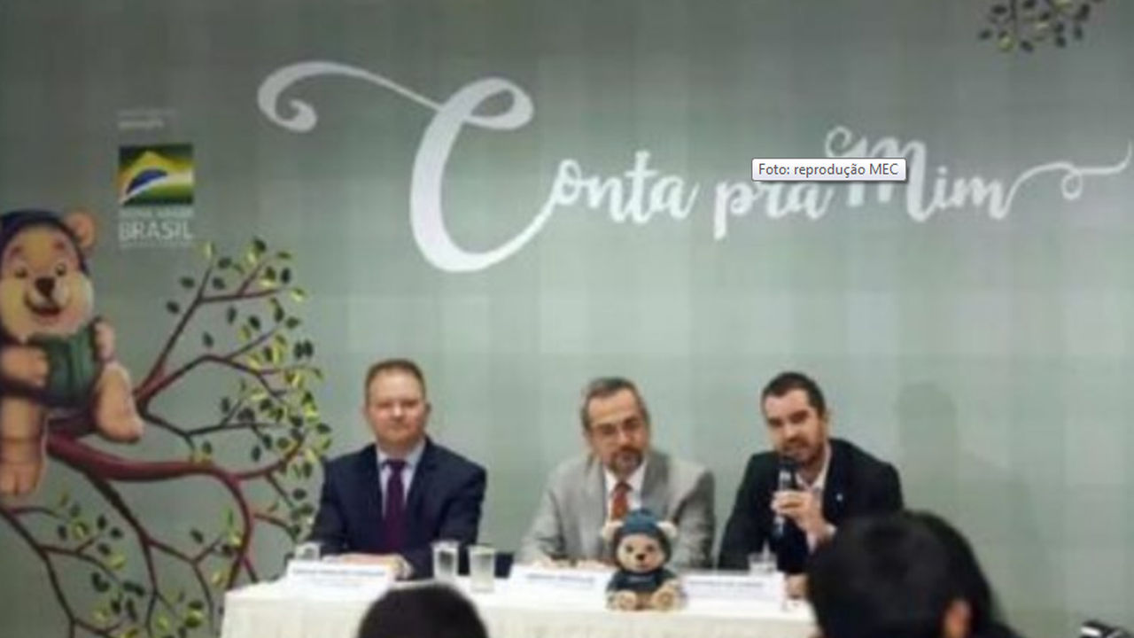 MEC vai pagar R$ 370 mil por almanaques em quadrinhos para crianças do ensino fundamental