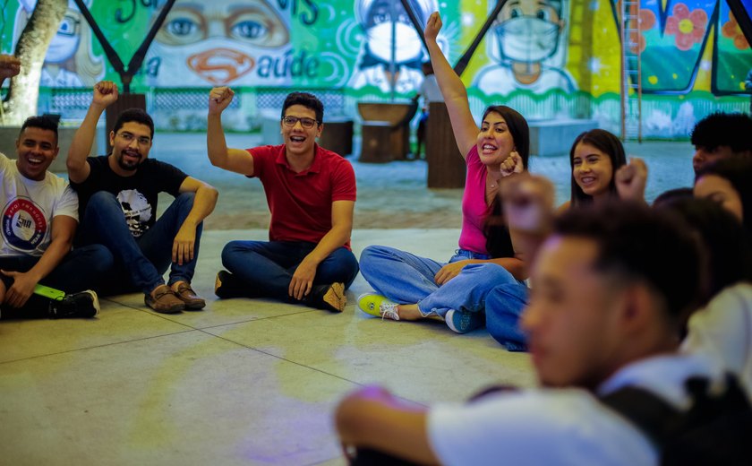Gabi Gonçalves participa de encontro com jovens no Centro de Rio Largo