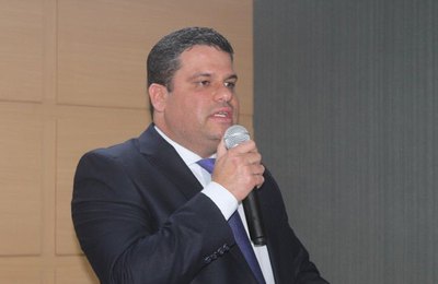 Vereadores de Arapiraca silenciam sobre problemas da cidade e viram as costas para o povo 