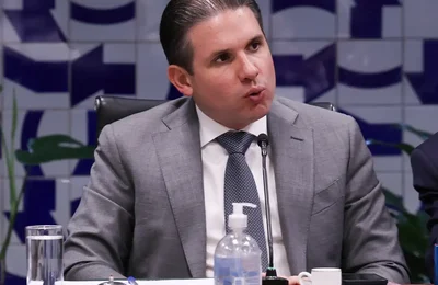 Motta convoca reunião de líderes para votar PL do fim da escala 6x1
