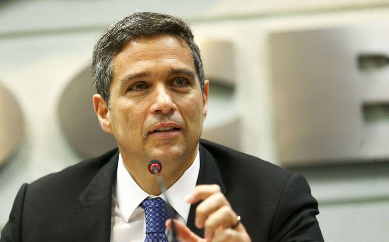 Setores mais afetados por isolamento permanecem deprimidos, repete Campos Neto