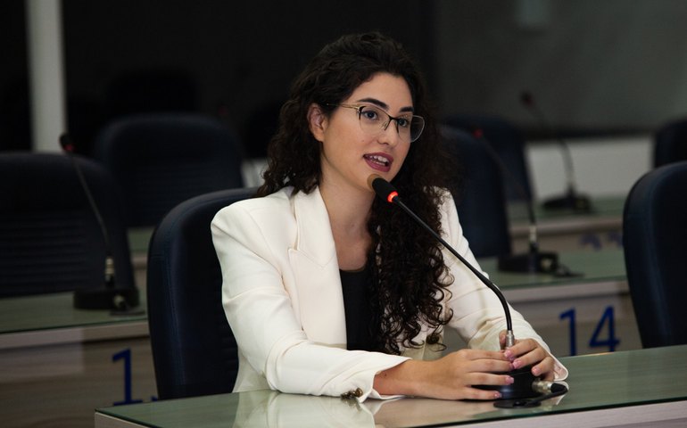 “O combate à pobreza menstrual é uma questão de saúde pública”, diz Teca Nelma