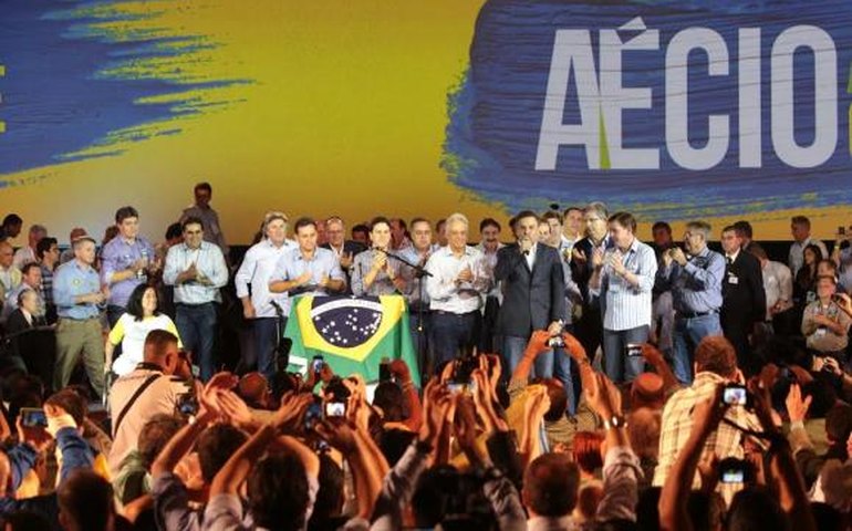 PSDB oficializa Aécio Neves como candidato a presidente da República