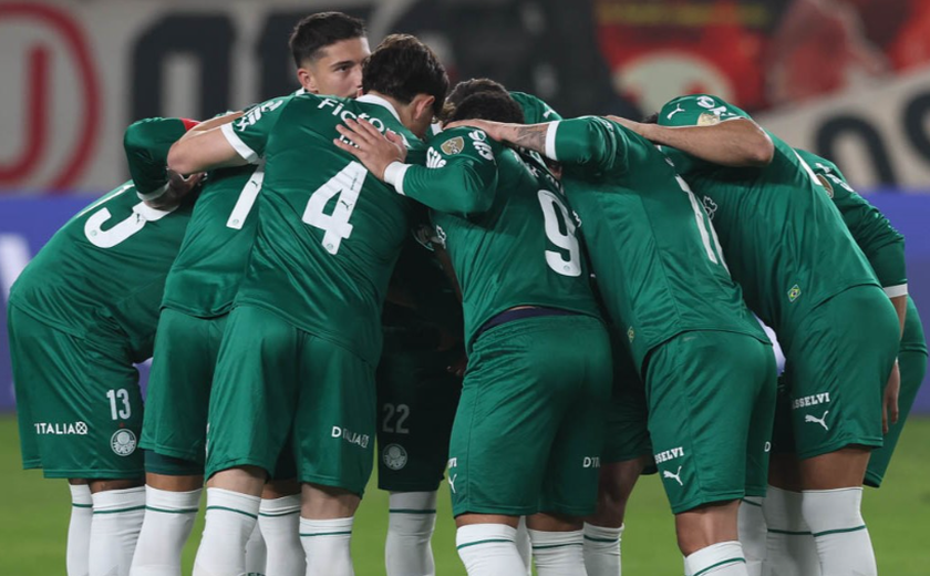Palmeiras massacra Universitario no Peru com protagonismo de Vitor Roque e Flaco López