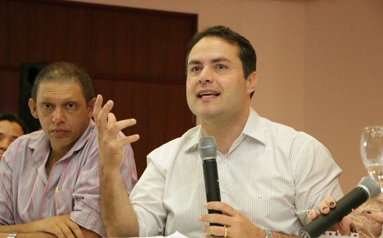 Renan Filho ouve problemas e sugestões de pessoas com deficiência