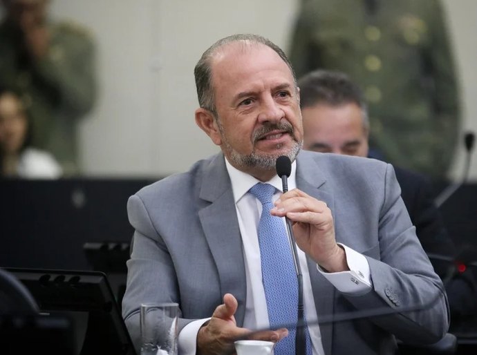 Lei de Antonio Albuquerque endurece punições contra violência de torcidas e garante mais segurança nos estádios