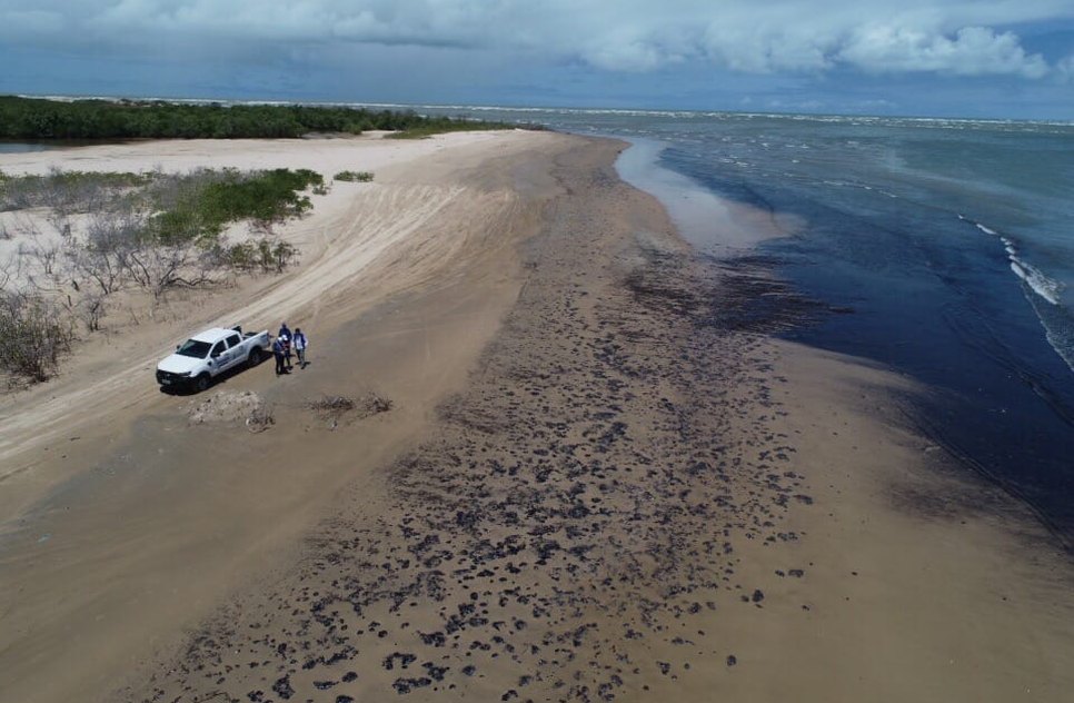 óleo em praias sergipanas