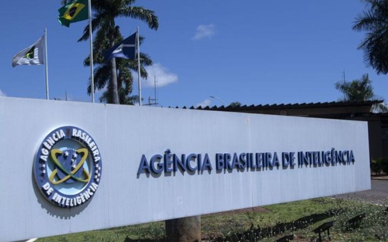 Lista de monitorados pela Abin tem políticos, assessores, ambientalistas, caminhoneiros e acadêmicos; veja detalhes