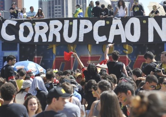 Poderes se encaminham para corrupção institucionalizada, alertam especialistas