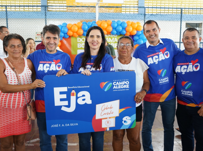 Prefeitura de Campo Alegre entrega cartões do Bolsa EJA para alunos da Educação de Jovens e Adultos