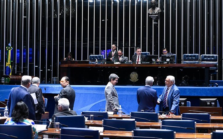 Senado participa de campanha pelo fim da violência contra a mulher