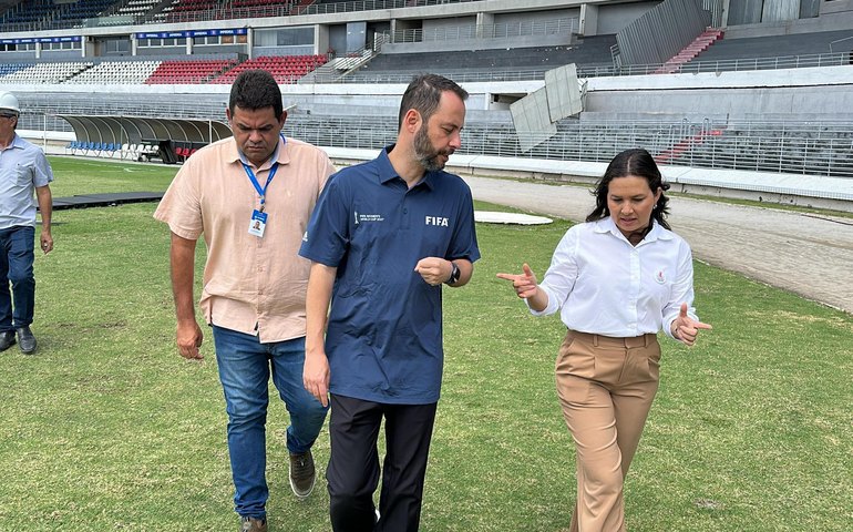 Visando à Copa do Mundo Feminina 2027, comissão da FIFA visita Estádio Rei Pelé