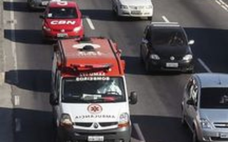 Paciente com risco de ebola descartado recebe alta e deixa a Fiocruz