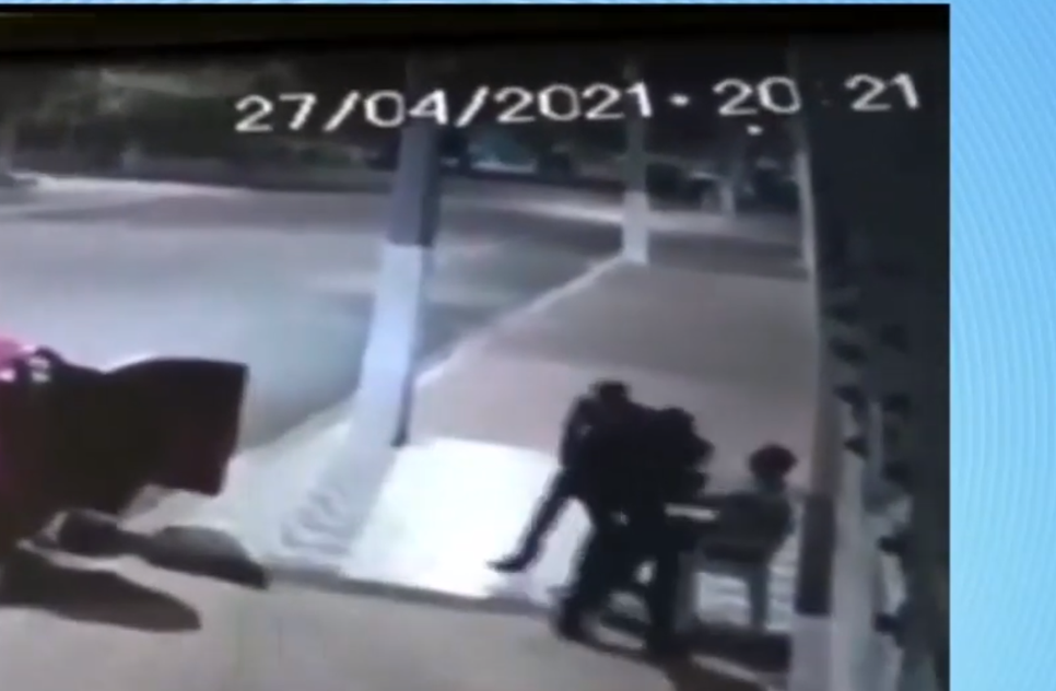 Polícia Civil acredita que o alvo dos criminosos eram pessoas ligadas a empresário do município / Foto: Imagem: Reprodução/TV Atalaia