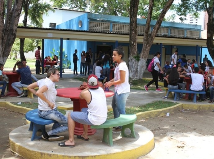 Escolas estaduais têm bons resultados com Escola da Hora e Escola Web