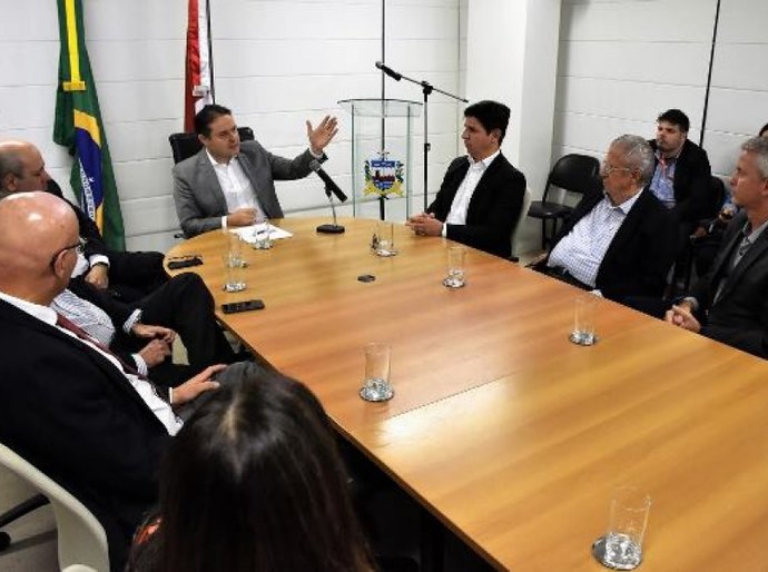 Técnicos da SMTT vistoriam condições de ônibus urbanos em Maceió