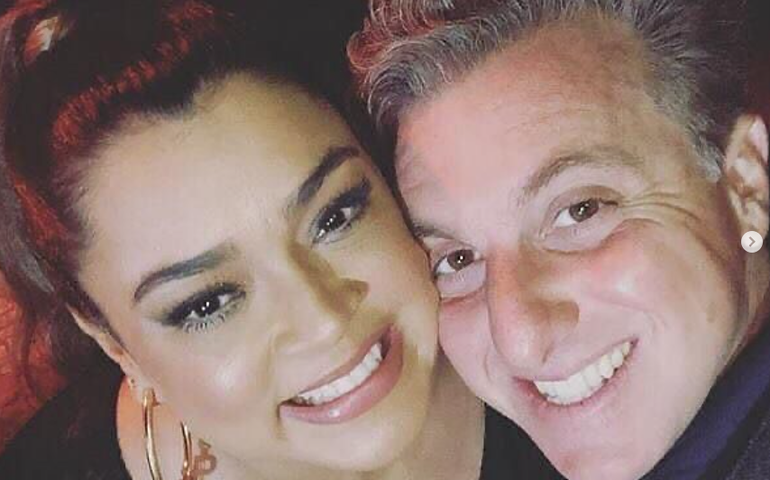 Angélica e Luciano Huck, fora do Brasil, homenageiam Preta Gil no dia do velório da cantora