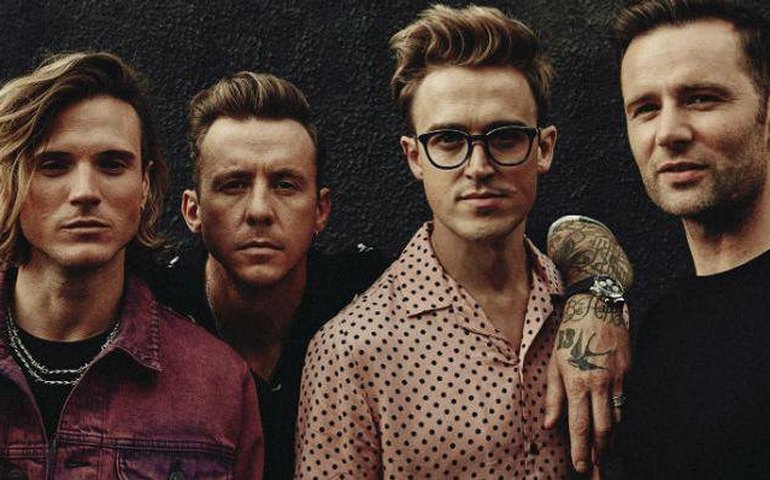 Guitarrista e baterista da banda McFly falam sobre álbum ‘Young Dumb Thrills’