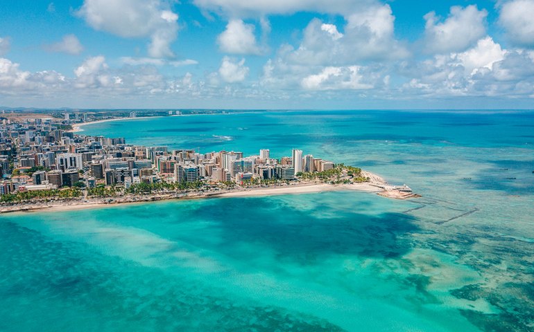 Maceió é o 4º destino do Nordeste mais buscado para viagens de fim de ano