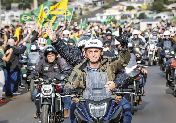 Bolsonaro participa nesta terça (28) de motociata e entrega de moradias em Maceió