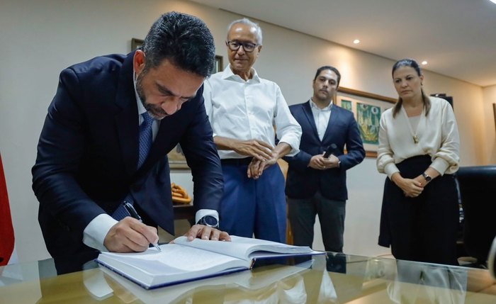 Dantas reassume o cargo de governador do estado em cerimônia realizada nesta segunda-feira