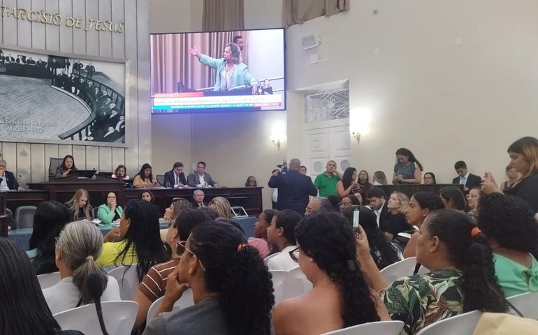 Tereza Nelma apresenta à ministra Cida Gomes proposta de inclusão social para filhos de marisqueiras