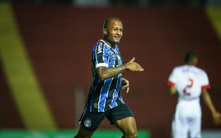 CRB anuncia a contratação do atacante Léo Pereira; vários clubes da Série B disputavam o atleta