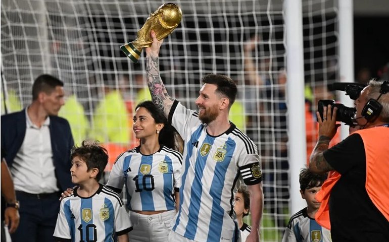 Lionel Messi discursa para torcida argentina pelo tri da Copa do Mundo
