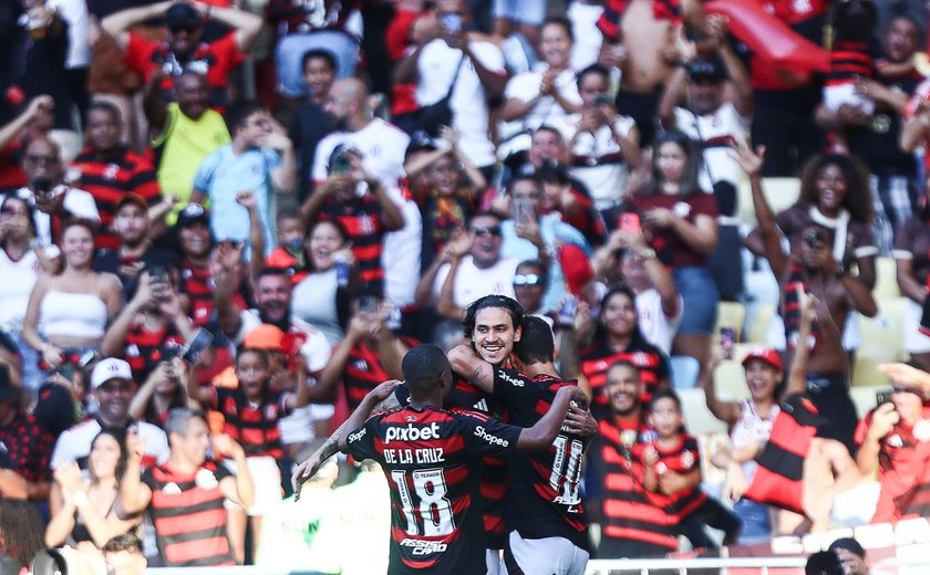 Flamengo sobra e goleia o Corinthians no estádio do Maracanã